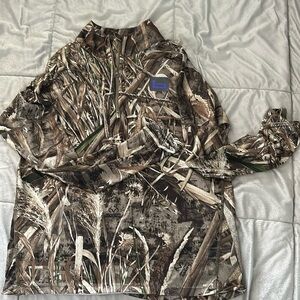 Banded women's camo pullover medium